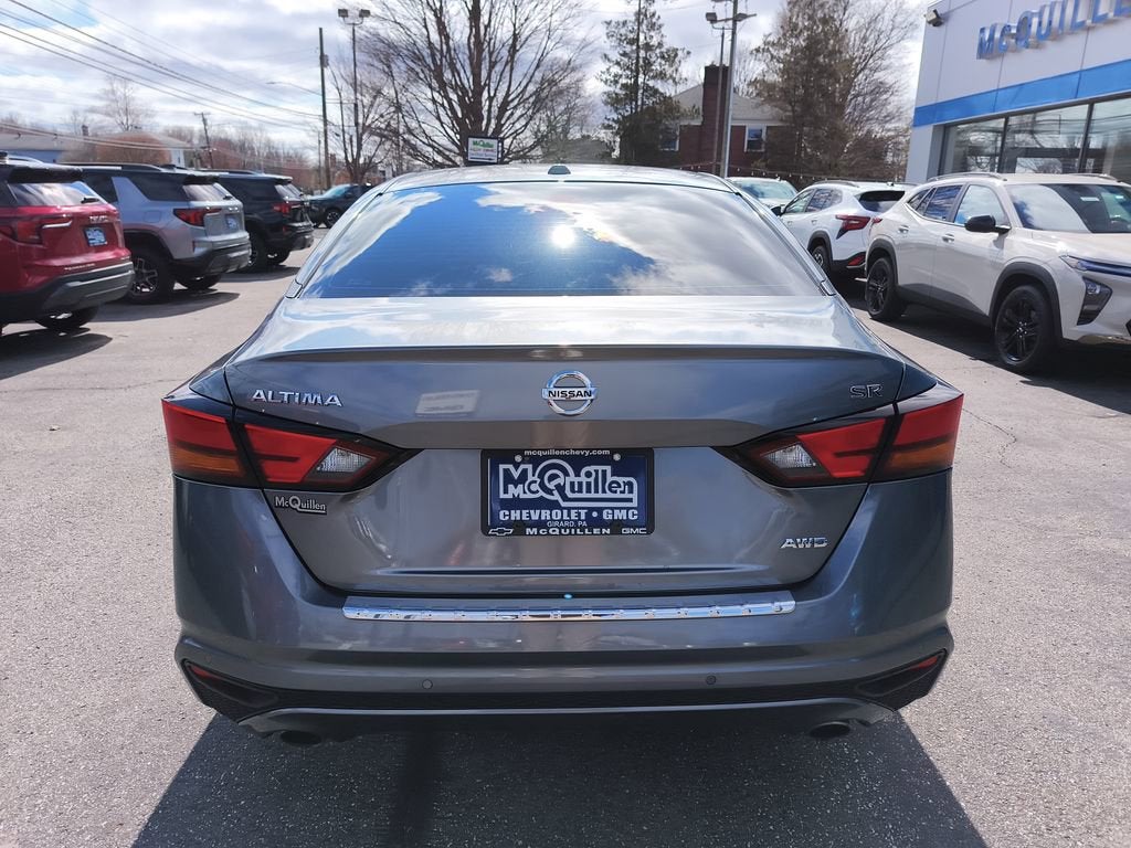 2022 Nissan Altima — detail view